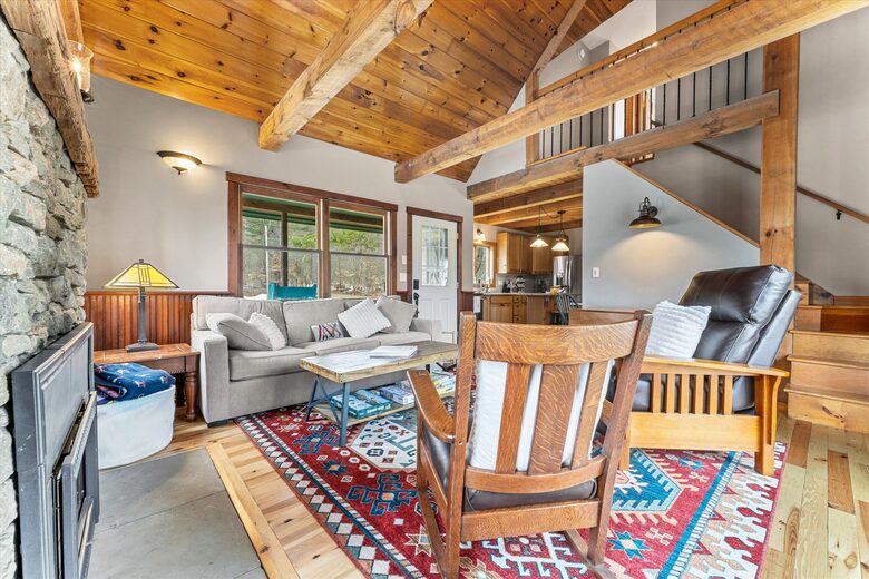 Cozy Cabin with River Views Near Okemo - Proctorsville, Vermont
