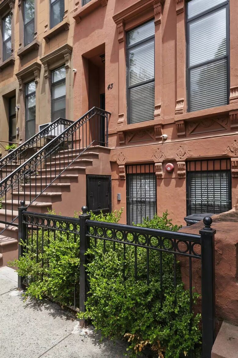 Harlem Brownstone Studio with Vintage Flair - New York, New York