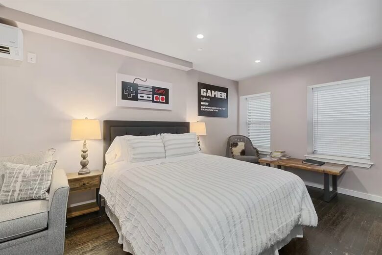 Harlem Brownstone Studio with Vintage Flair - New York, New York