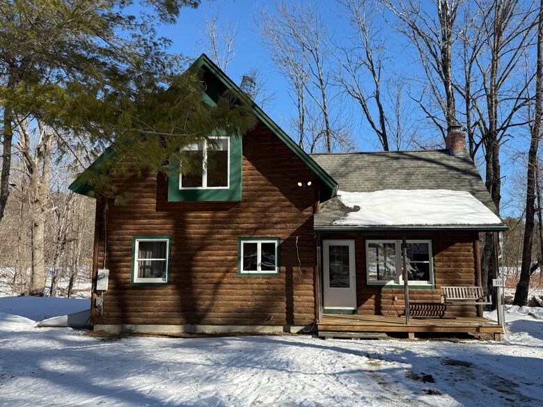 Cozy Cabin with River Views Near Okemo - Proctorsville, Vermont