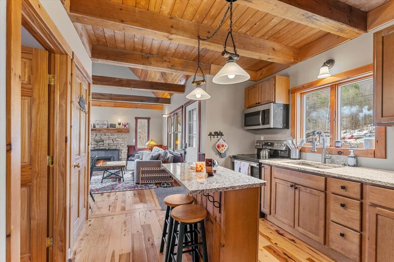 Cozy Cabin with River Views Near Okemo - Proctorsville, Vermont