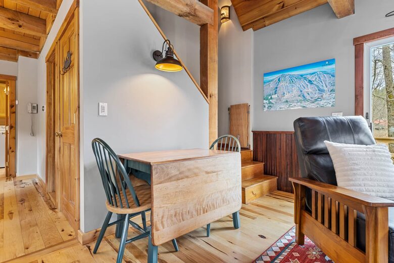 Cozy Cabin with River Views Near Okemo - Proctorsville, Vermont
