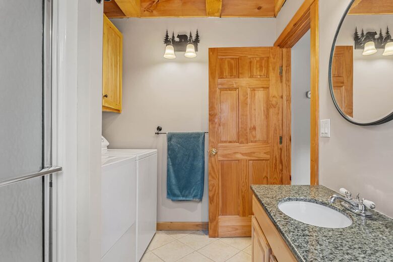 Cozy Cabin with River Views Near Okemo - Proctorsville, Vermont