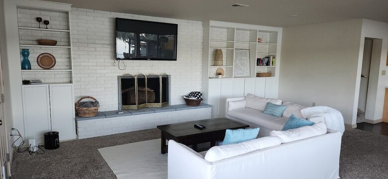 Peaceful Two-Level Retreat Near Mount Rainier - Spanaway, Washington