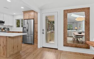 Charming Seabrook Escape with Screened Porch - Johns Island, South Carolina