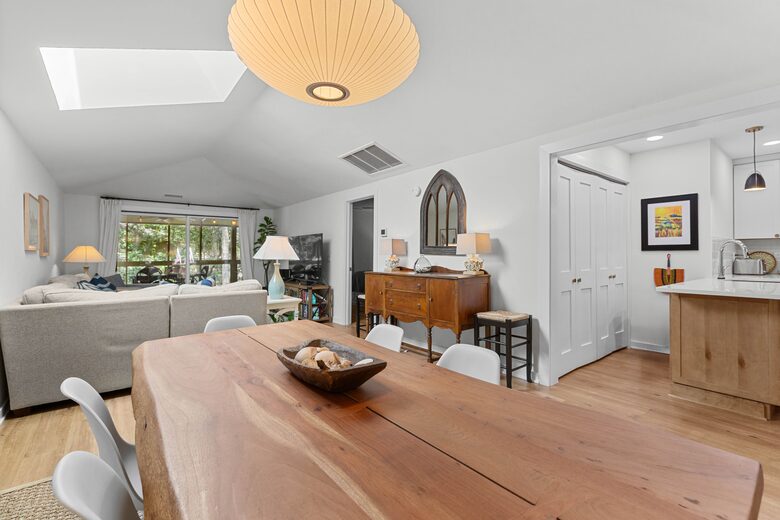 Charming Seabrook Escape with Screened Porch - Johns Island, South Carolina
