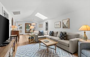Charming Seabrook Escape with Screened Porch - Johns Island, South Carolina