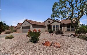Charming Arizona Retreat with Private Yard - Surprise, Arizona