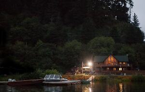 Riverfront Elegance at the Edge of the Wild - Klamath, California