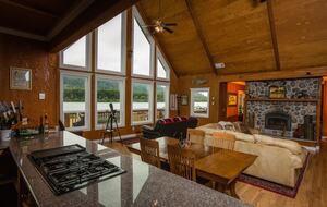 Riverfront Elegance at the Edge of the Wild - Klamath, California