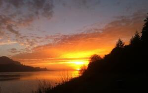 Riverfront Elegance at the Edge of the Wild - Klamath, California