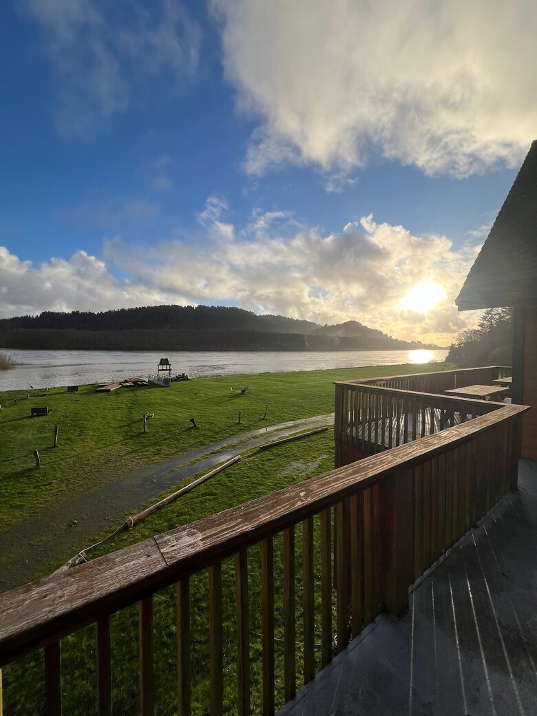 Riverfront Elegance at the Edge of the Wild - Klamath, California