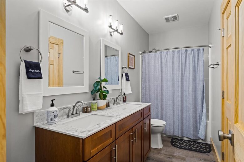Elegant Escape with Hot Tub, Game Lounge & Theater - Massanutten, Virginia