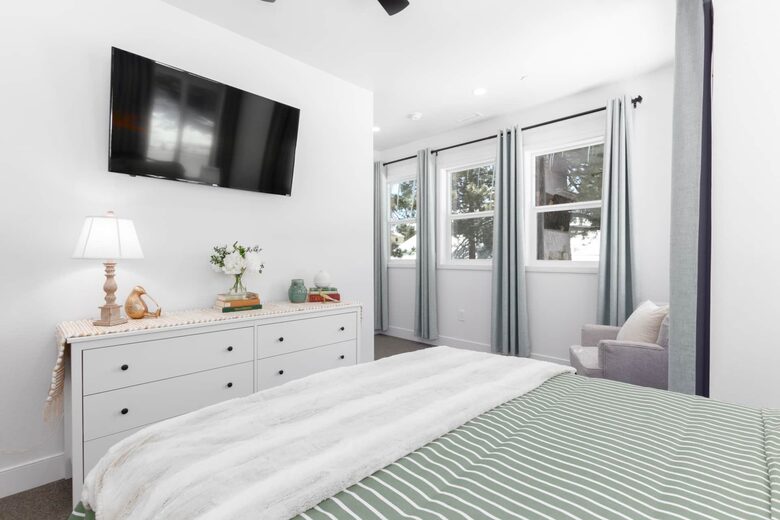 Elegant Alpine Escape in the Heart of Mammoth - Mammoth Lakes, California