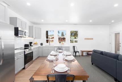 Elegant Alpine Escape in the Heart of Mammoth - Mammoth Lakes, California
