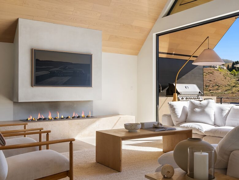 Spa Haven with Panoramic Lake Chelan Views - Chelan, Washington