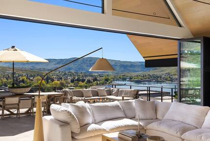 Spa Haven with Panoramic Lake Chelan Views - Chelan, Washington