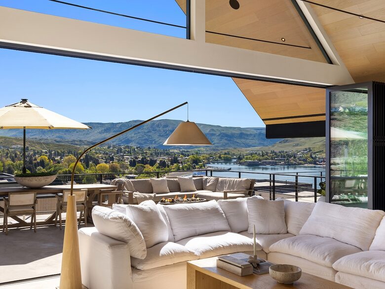 Spa Haven with Panoramic Lake Chelan Views - Chelan, Washington