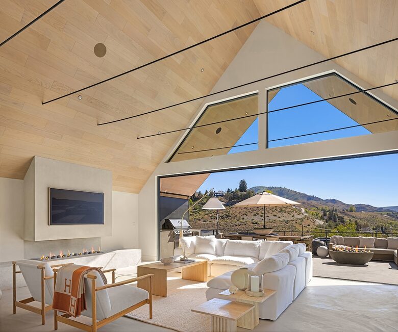 Spa Haven with Panoramic Lake Chelan Views - Chelan, Washington
