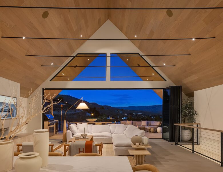 Spa Haven with Panoramic Lake Chelan Views - Chelan, Washington