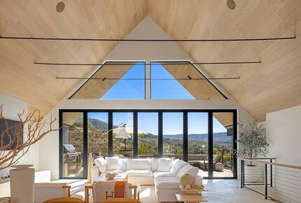 Spa Haven with Panoramic Lake Chelan Views - Chelan, Washington