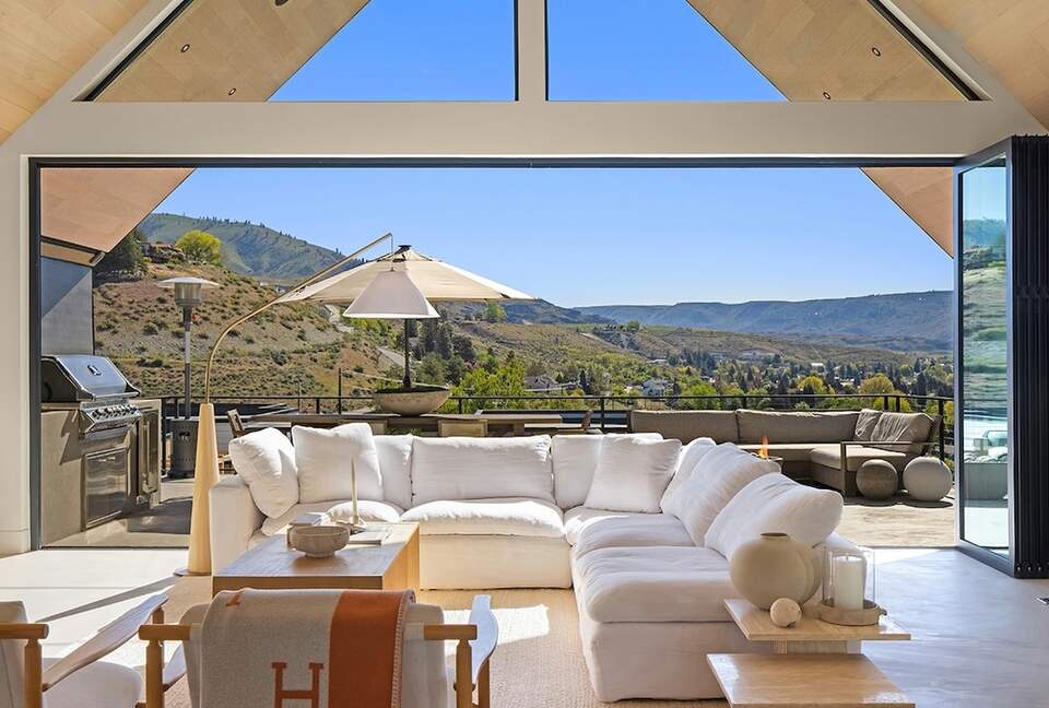 Spa Haven with Panoramic Lake Chelan Views - Chelan, Washington