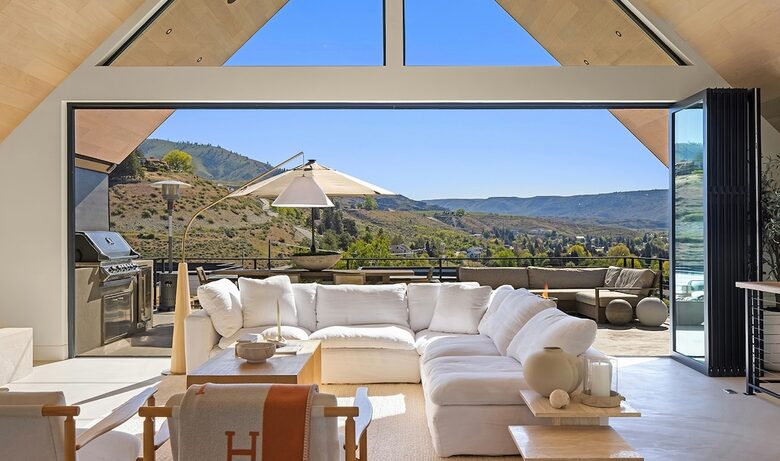 Spa Haven with Panoramic Lake Chelan Views - Chelan, Washington
