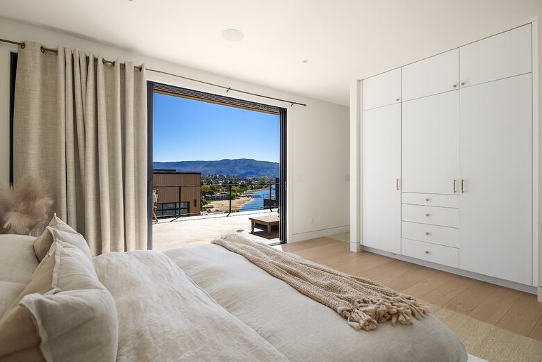 Spa Haven with Panoramic Lake Chelan Views - Chelan, Washington