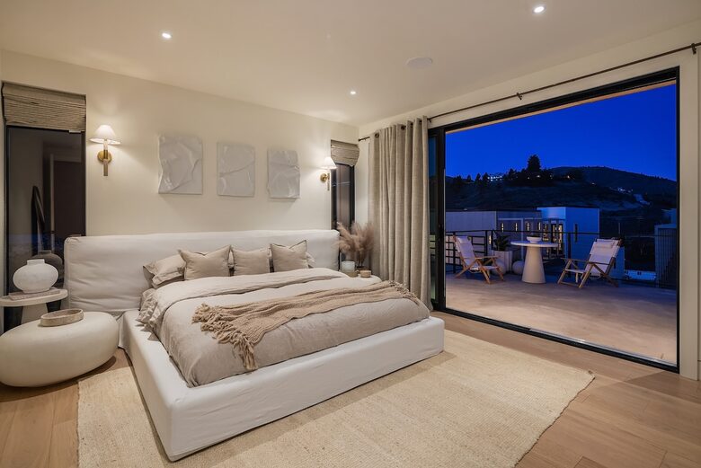 Spa Haven with Panoramic Lake Chelan Views - Chelan, Washington