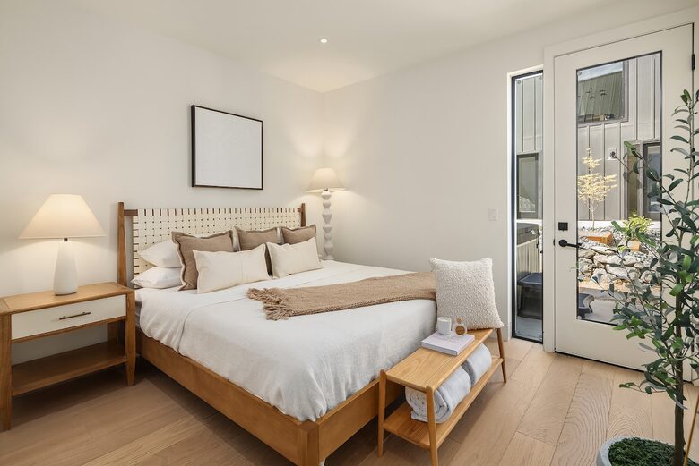 Spa Haven with Panoramic Lake Chelan Views - Chelan, Washington