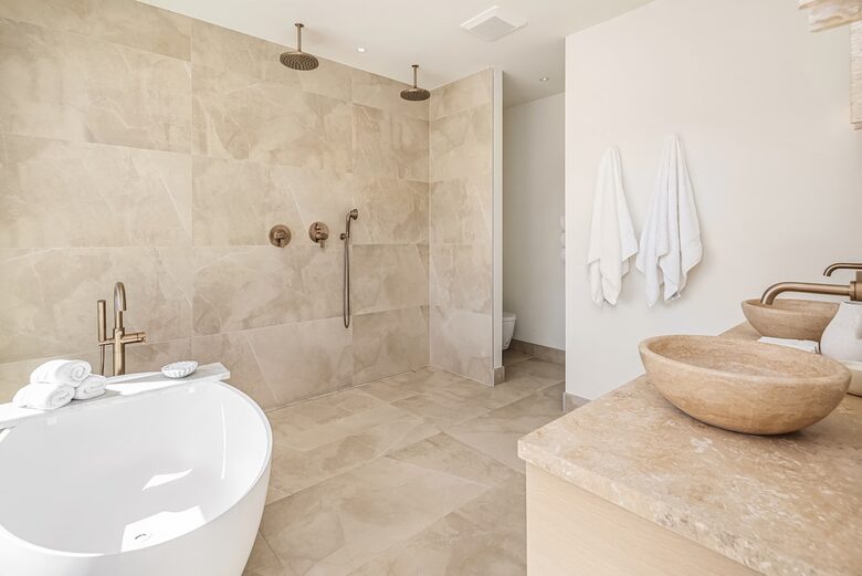 Spa Haven with Panoramic Lake Chelan Views - Chelan, Washington