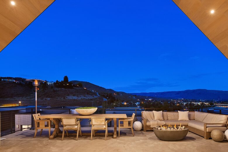 Spa Haven with Panoramic Lake Chelan Views - Chelan, Washington