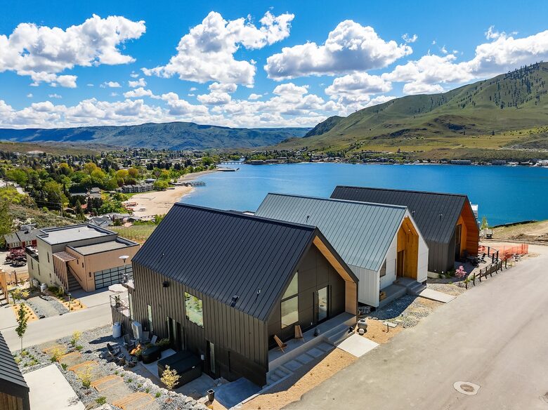Spa Haven with Panoramic Lake Chelan Views - Chelan, Washington