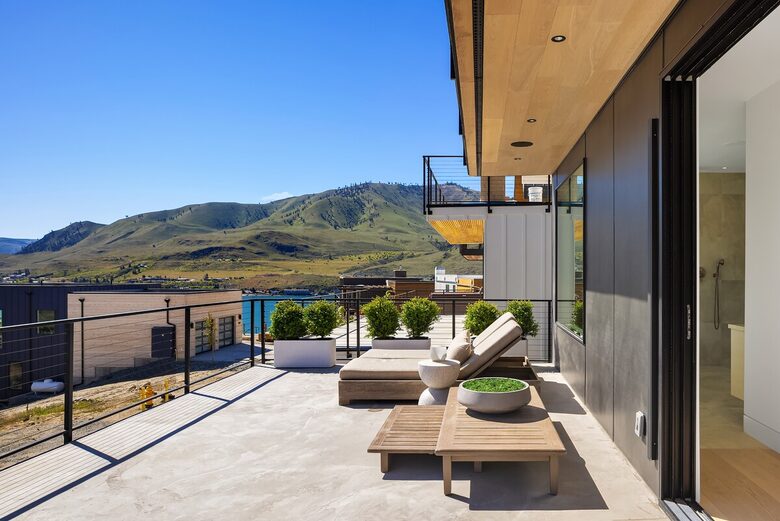 Spa Haven with Panoramic Lake Chelan Views - Chelan, Washington