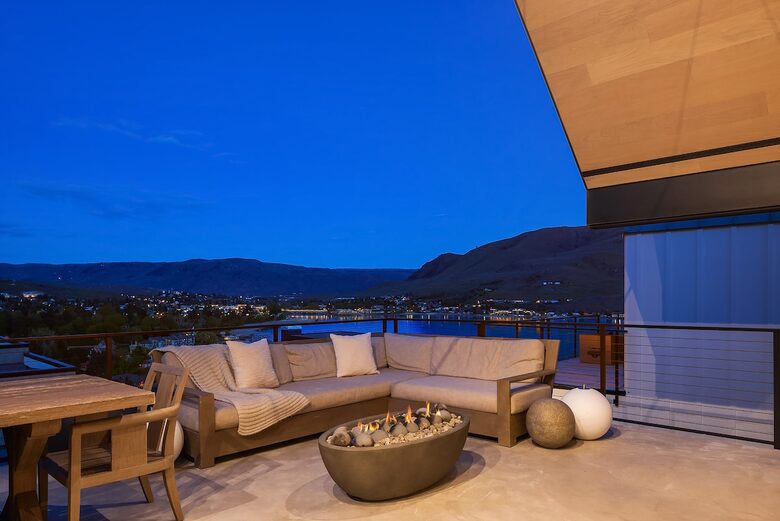 Spa Haven with Panoramic Lake Chelan Views - Chelan, Washington