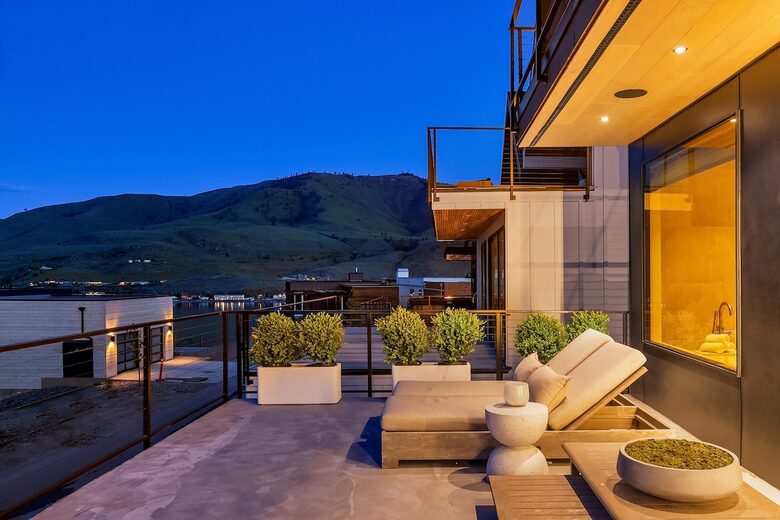 Spa Haven with Panoramic Lake Chelan Views - Chelan, Washington