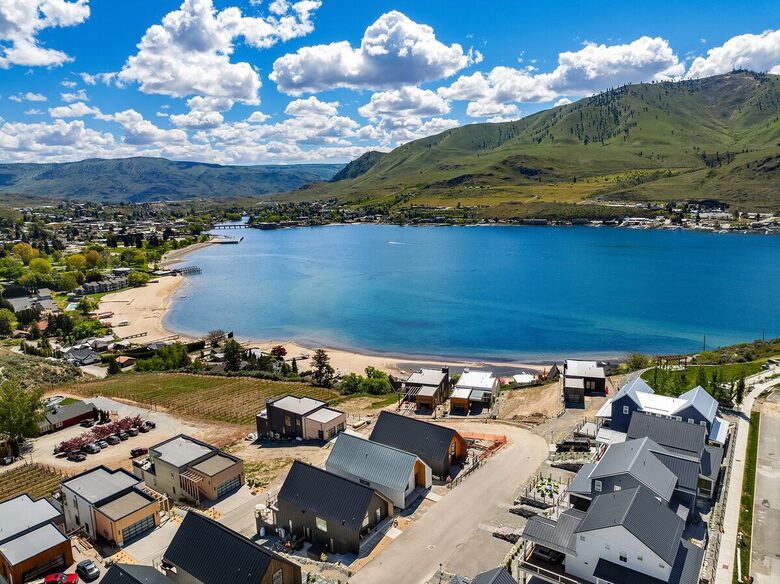 Spa Haven with Panoramic Lake Chelan Views - Chelan, Washington