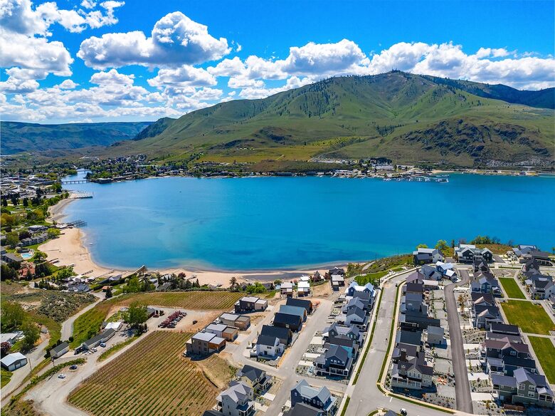 Spa Haven with Panoramic Lake Chelan Views - Chelan, Washington