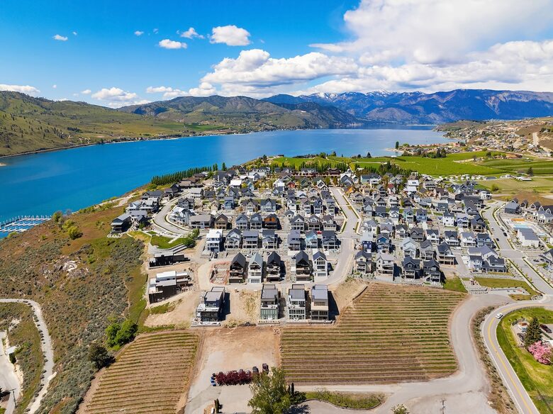 Spa Haven with Panoramic Lake Chelan Views - Chelan, Washington