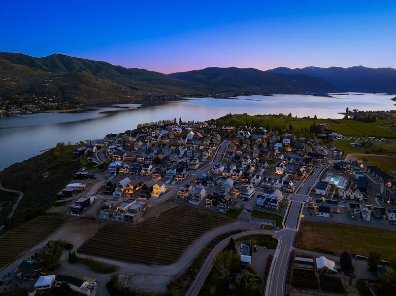 Spa Haven with Panoramic Lake Chelan Views - Chelan, Washington