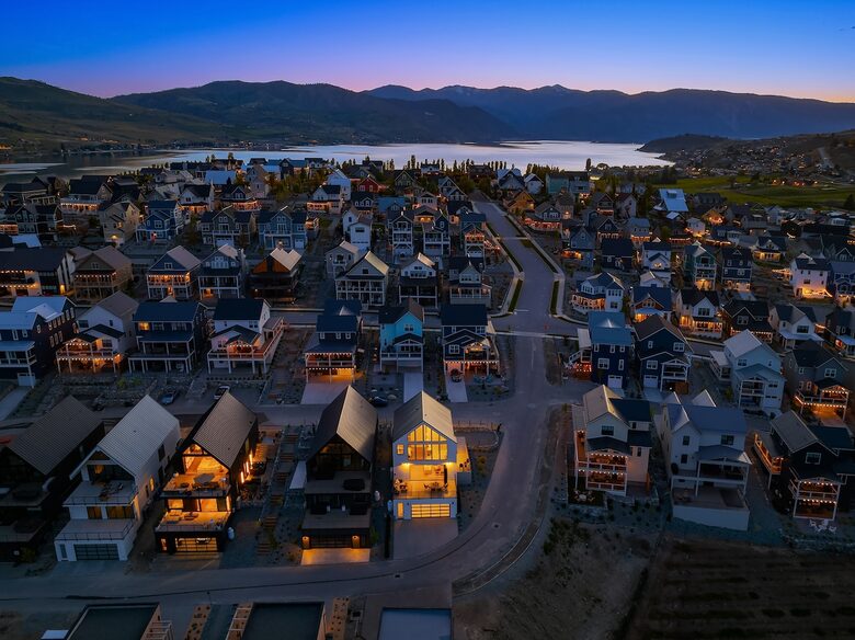 Spa Haven with Panoramic Lake Chelan Views - Chelan, Washington