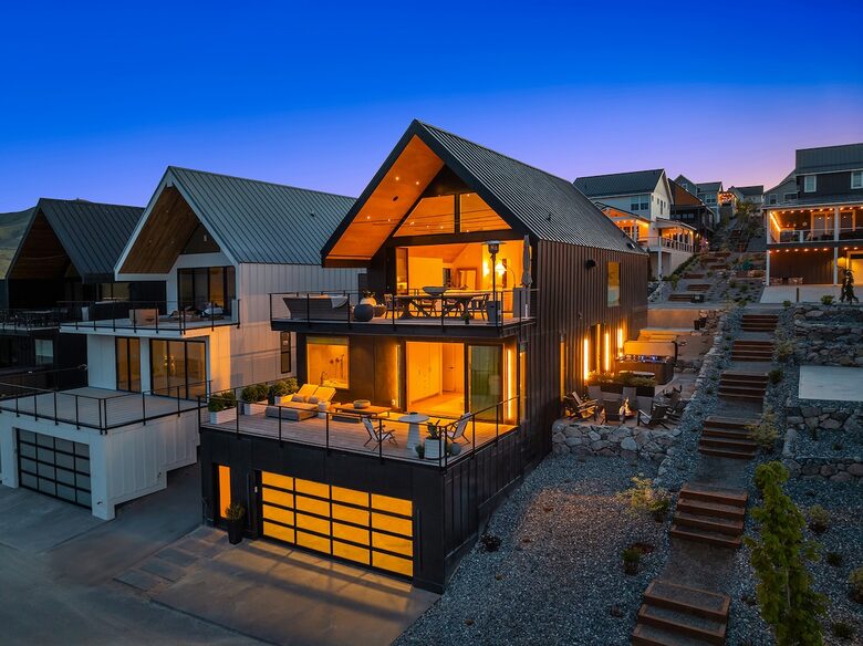 Spa Haven with Panoramic Lake Chelan Views - Chelan, Washington