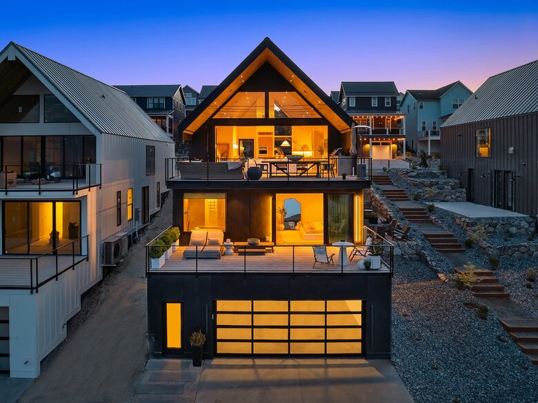 Spa Haven with Panoramic Lake Chelan Views - Chelan, Washington