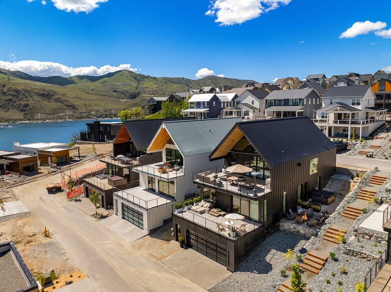 Spa Haven with Panoramic Lake Chelan Views - Chelan, Washington