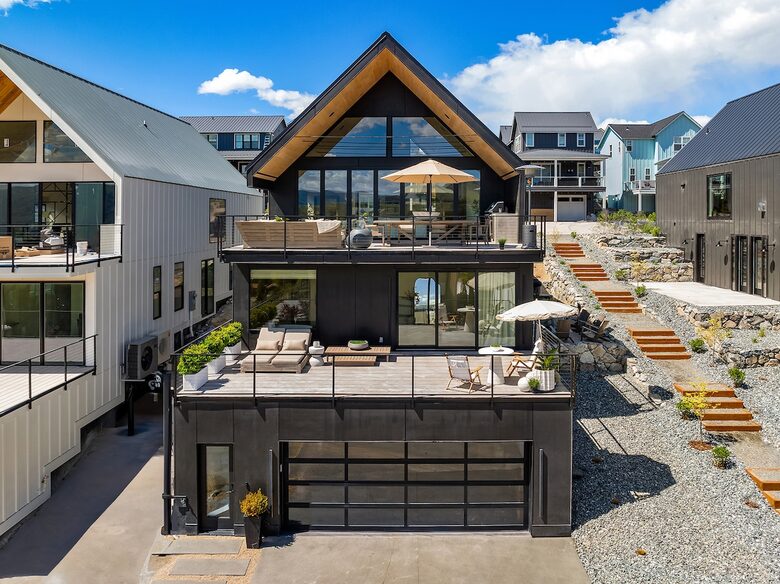 Spa Haven with Panoramic Lake Chelan Views - Chelan, Washington