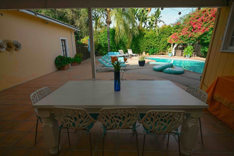 Woodland Hills Pool Home Near Topanga Canyon - Los Angeles, California