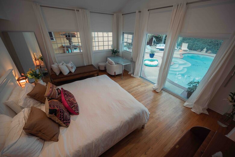Woodland Hills Pool Home Near Topanga Canyon - Los Angeles, California
