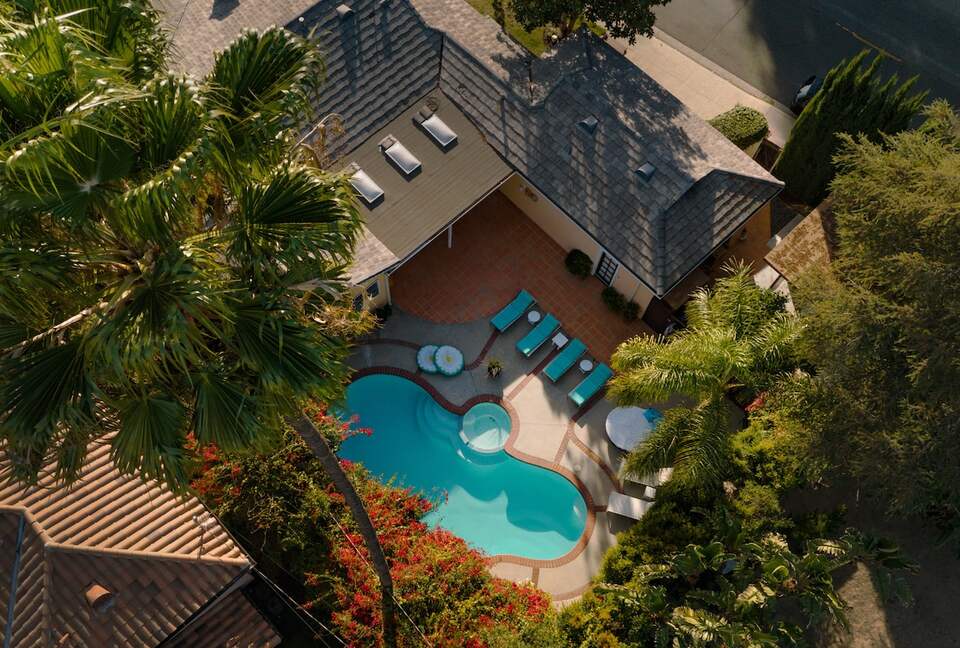 Woodland Hills Pool Home Near Topanga Canyon - Los Angeles, California
