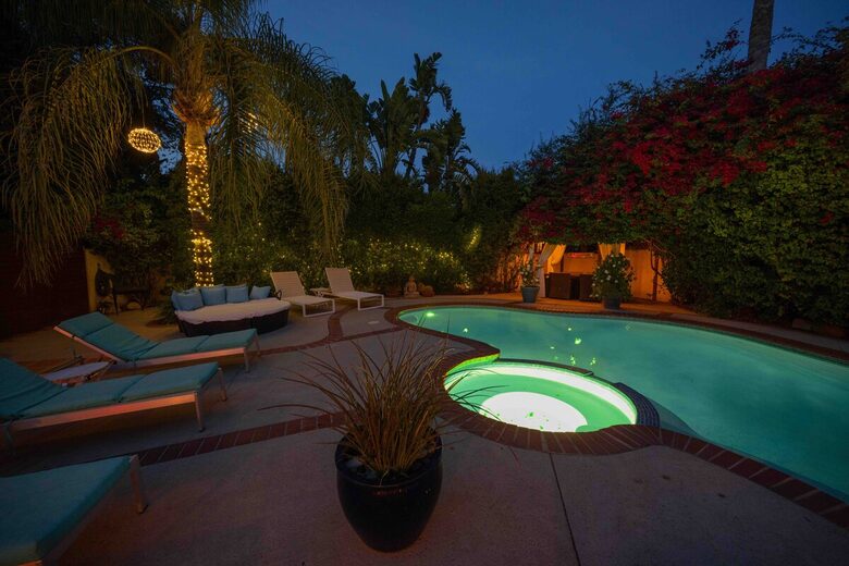 Woodland Hills Pool Home Near Topanga Canyon - Los Angeles, California
