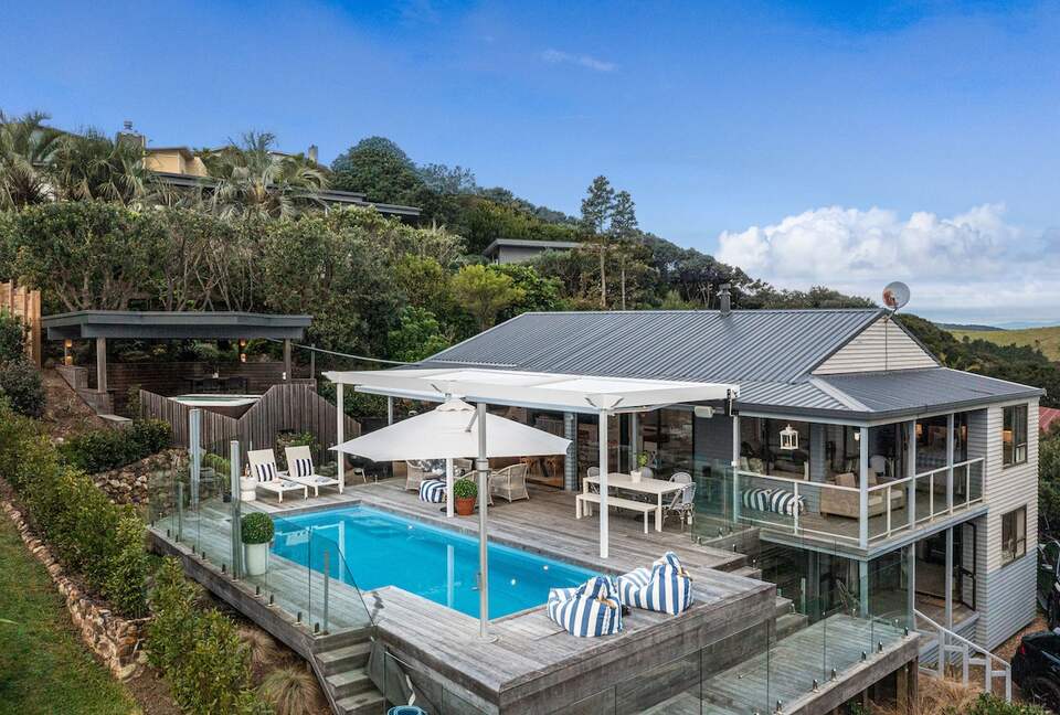 Waiheke Island Living with Pool and Hot Tub - Waiheke Island, New Zealand